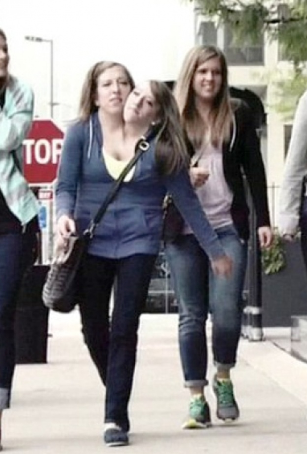 أبيجيل لورين وبريتاني لي هينسيل