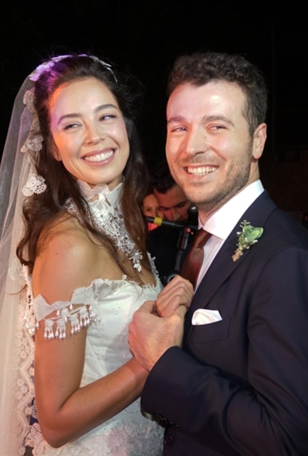 زفاف أزرا أكين