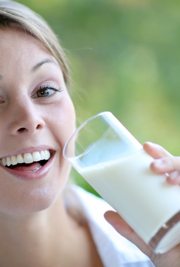 تناولي الحليب للحصول على الكالسيوم الضروري لصحة عظامك