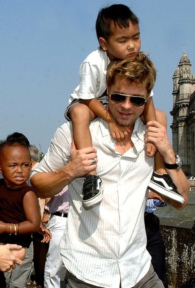 براد بيت وأنجلينا جولي وأطفالهم