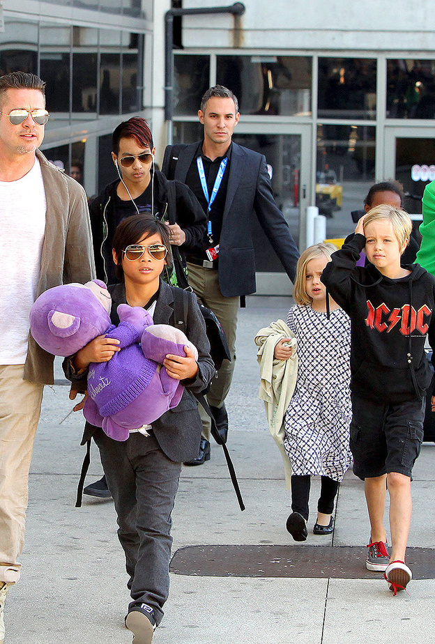 براد بيت وأنجلينا جولي وأطفالهم