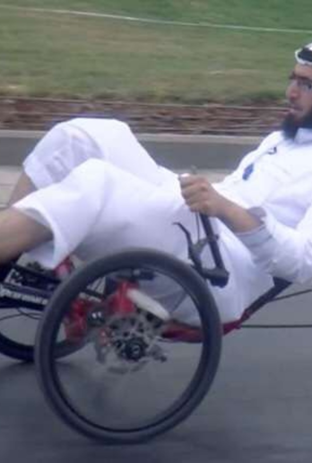 حسام الملحم على الدراجة الهوائية