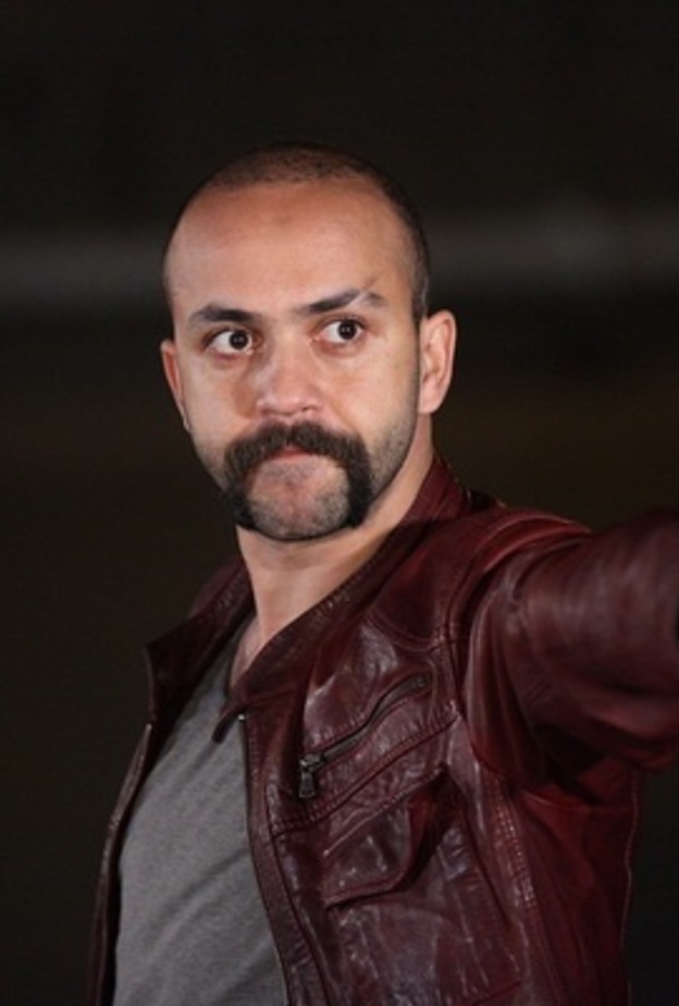 سارب اكايا يعرض الزواج على حبيبته بمباراة كرة سلة