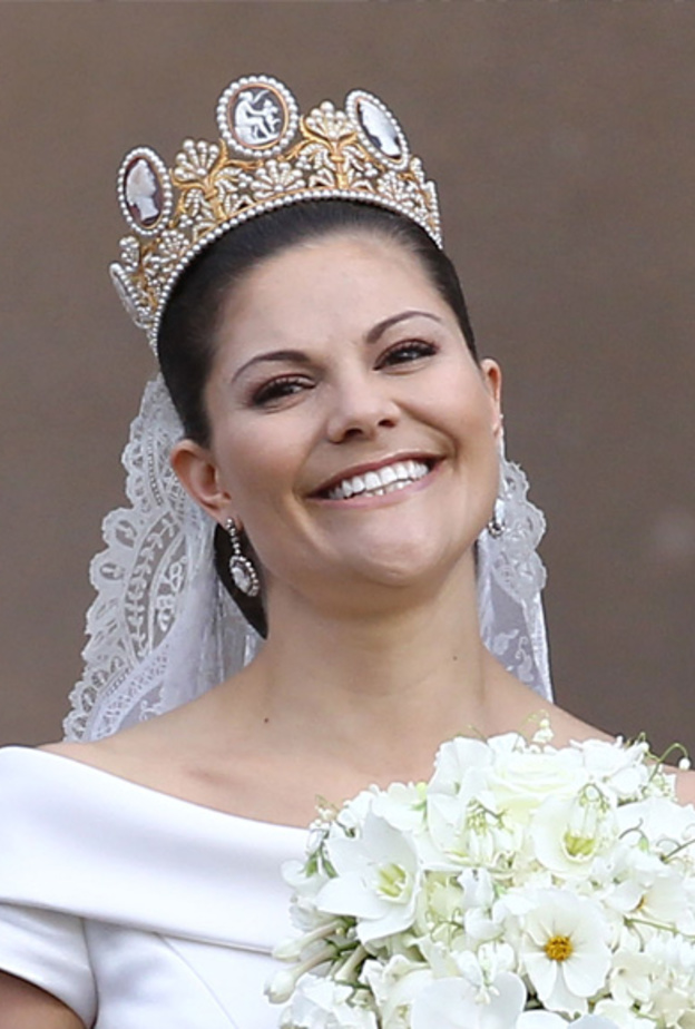  تاج Cameo من عاشقة نابليون .. لولية عهد السويد