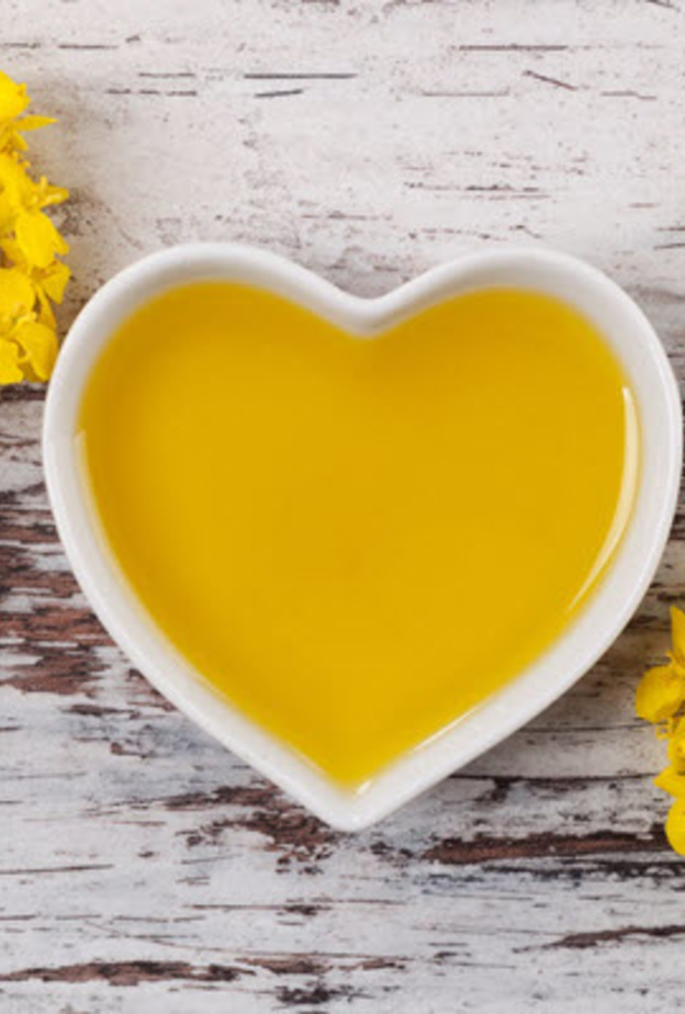 زيت الكانولا من الاطعمة التي تساعد في حرق الدهون والتخلص من الكرش 