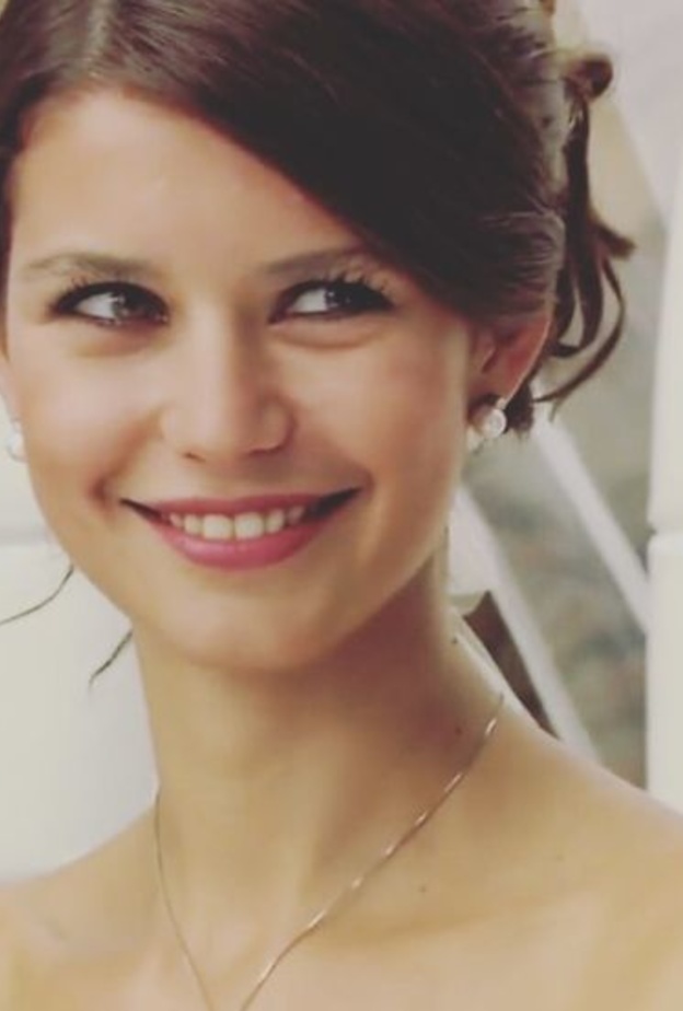 هوليا أفشار مع بيرين سات