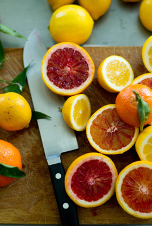 الحمضيات والغريب فروت