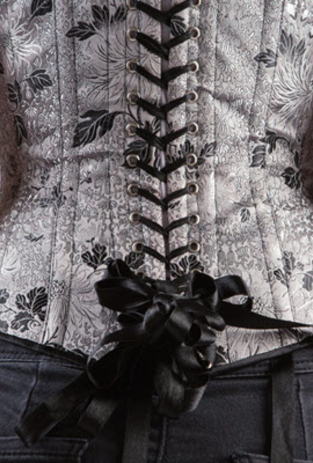 اضرار ارتداء الكورسيه لتنحيف دهون البطن