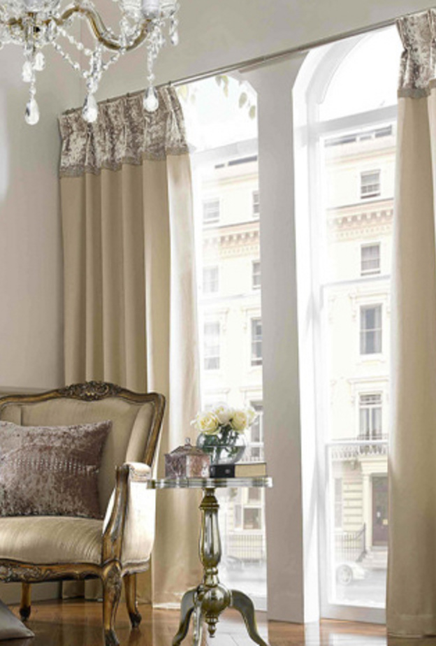 الستائر .. عامود المنزل