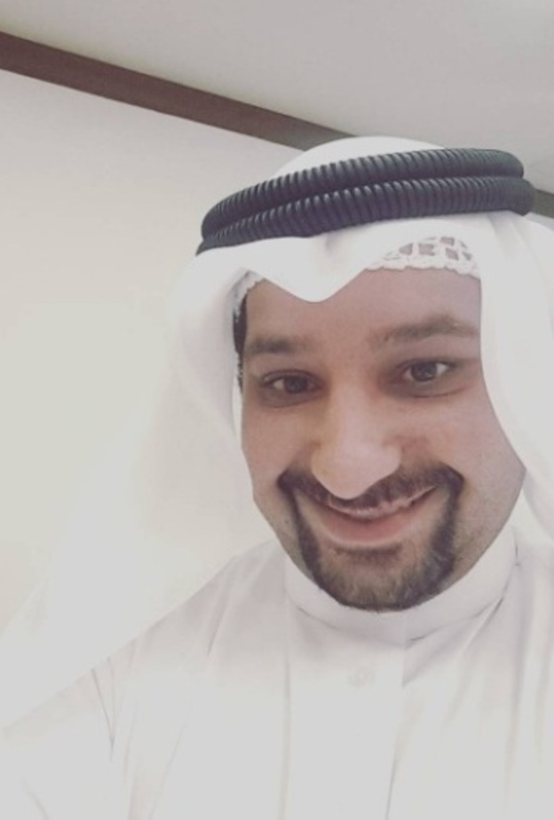 مصطفي اشكناني مذيع كويتي