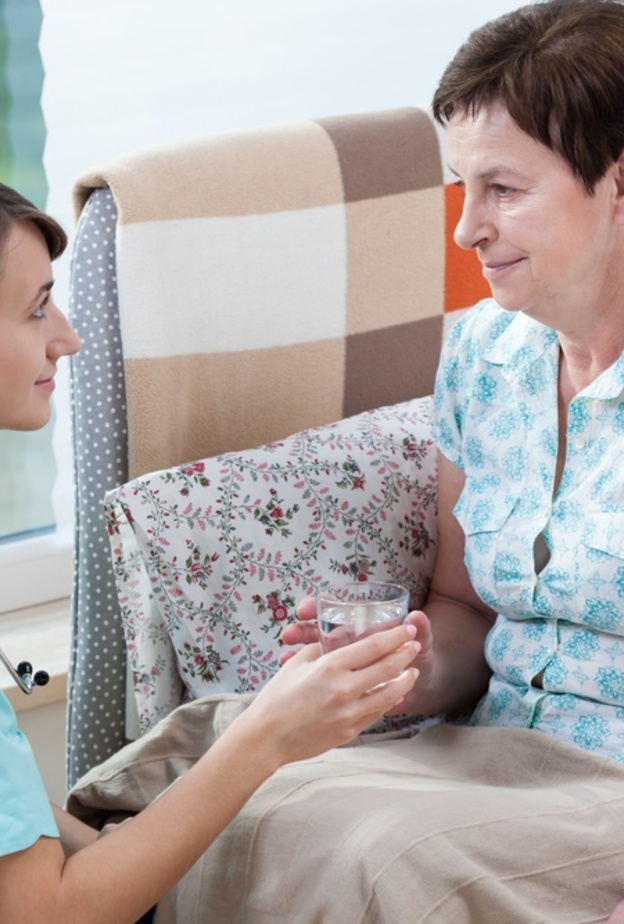 اعطاء السكر للمريض الذي يعاني من انخفاض السكر