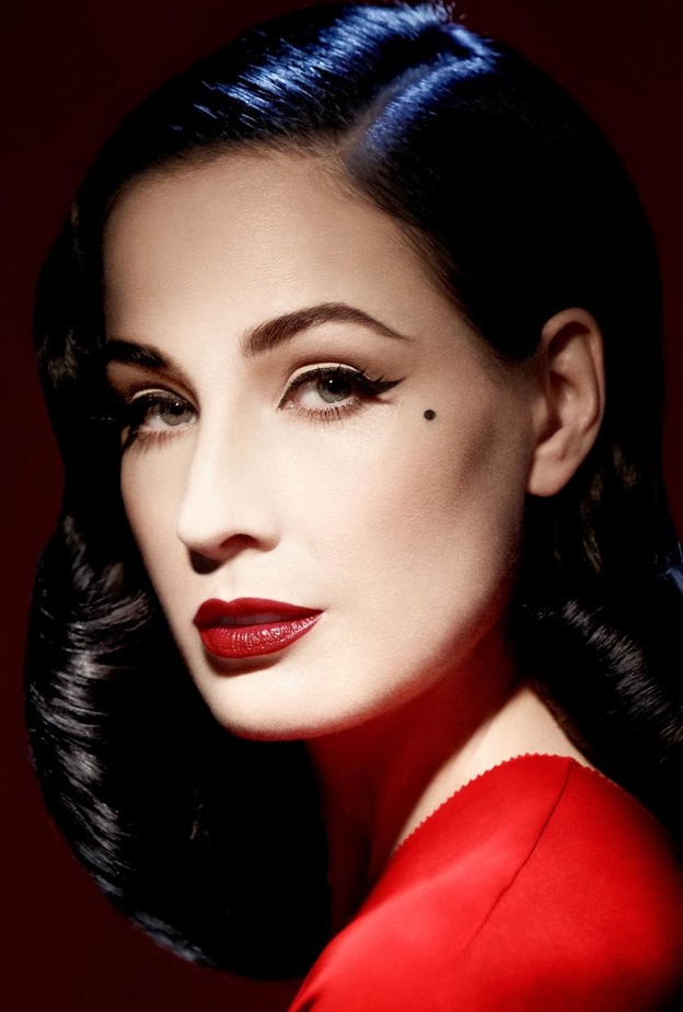 حمام السباحة