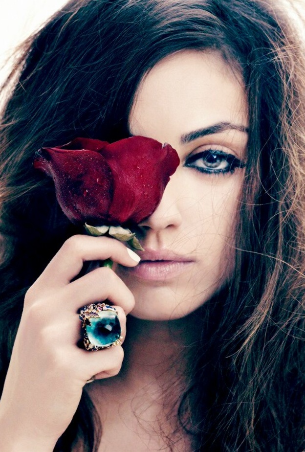 ميلا كونيس... من شوارع أوكرانيا إلى استوديوهات بيفرلي هيلز