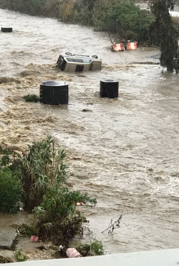  فيديو..لحظة وصول سيل جارف لأحد الأودية بجنوب السعودية