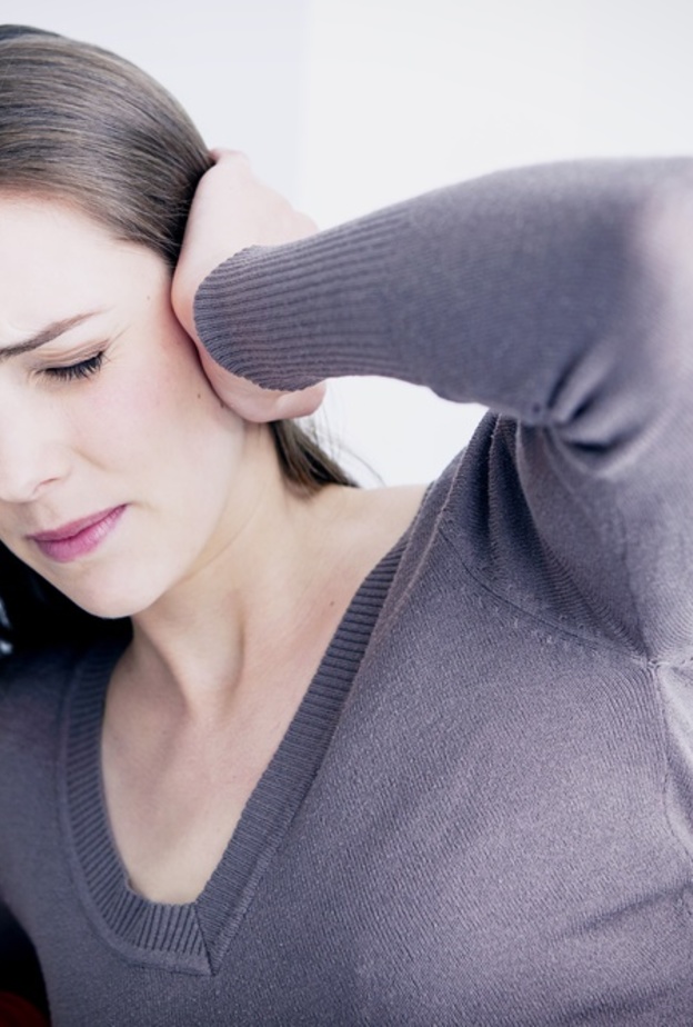 طنين الاذن له اسباب جسمانية و حياتية عديدة