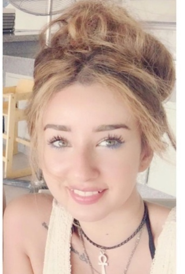 هنا الزاهد 1