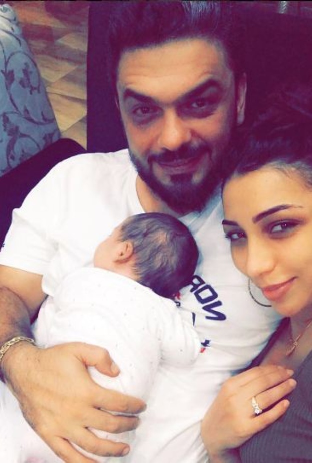 دنيا بطمة مع ابنتها