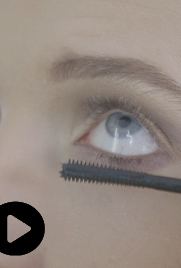 إطلالة العيون الدخانية العربية من Max Factor