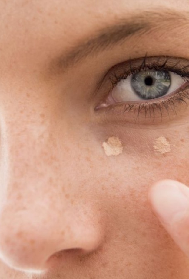 حاولي تجنب الآيشدو الكريمي، واستخدمي الايشدو الذي يحتوي في تركيبته على البودرة