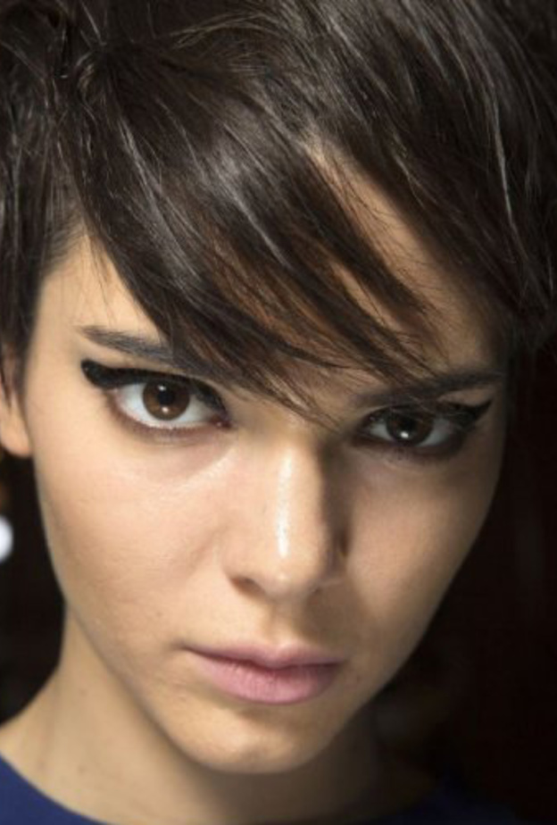 رسمات الآيلاينر الاسود بأسلوب توم فورد Tom Ford