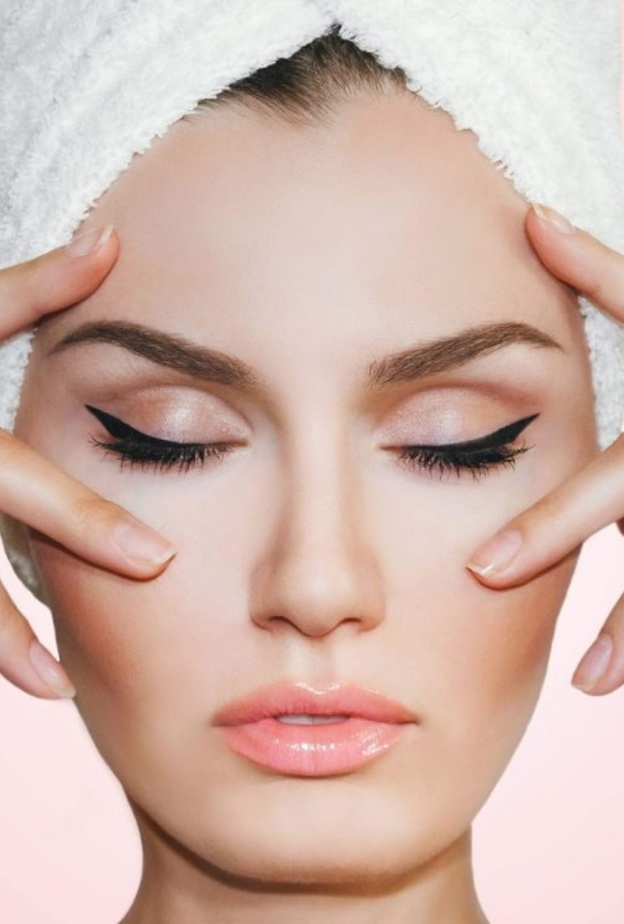 يساعدك الموز في التخلص من الانتفاخ حول العينين