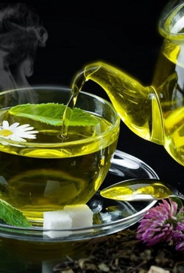 يفضل تناول الشاي الأخضر سادة بدون سكر.