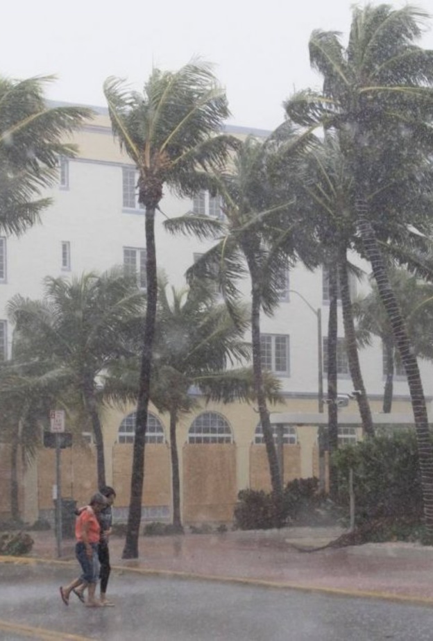 صورة الإعصار من الأقمار الصناعية 