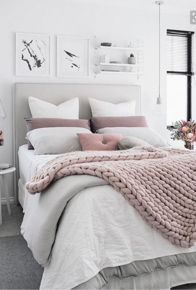 مفرش صيفي باللون الابيض