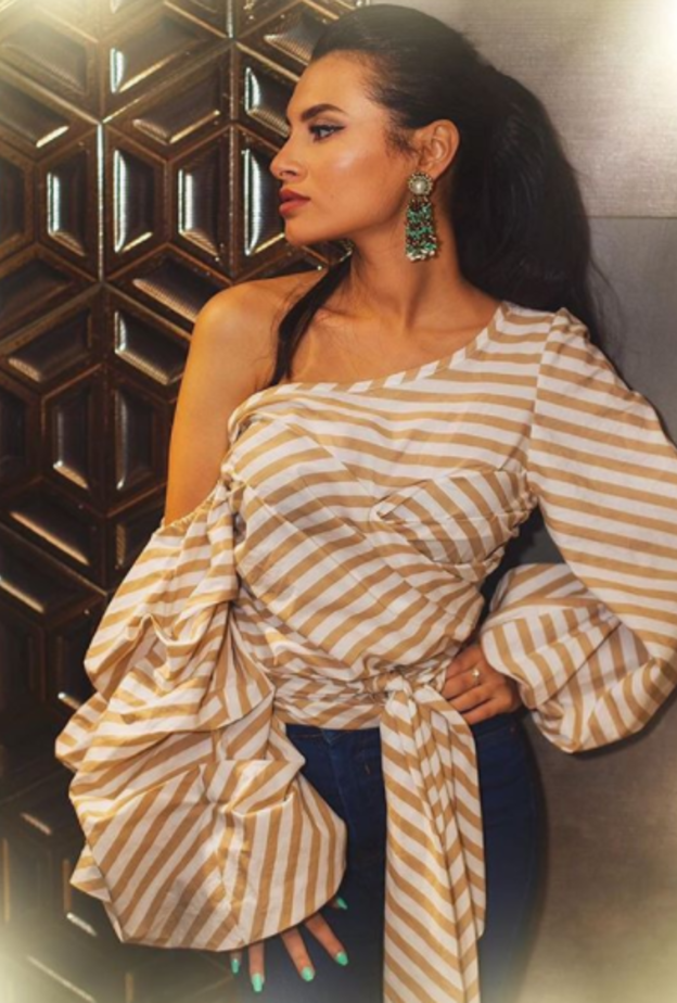 فستان ناعم يليق بشخصية كارمن سليمان