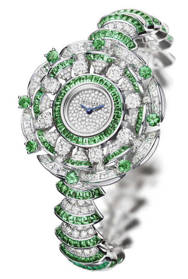 ساعة شوبارد من الزمرد والماس وجلد التمساح