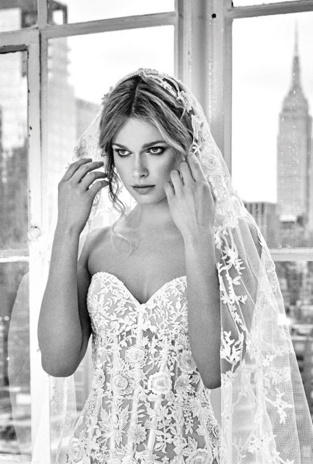 فستان من زهير مراد مع الطرحة الطويلة