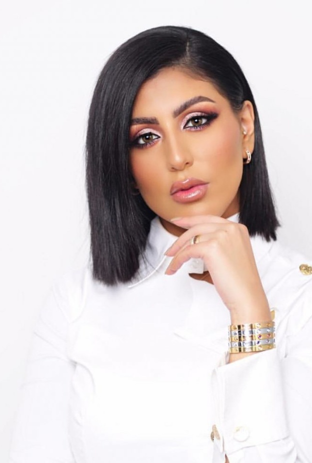 مكياج وردي رائع بأسلوب دانه الطويرش