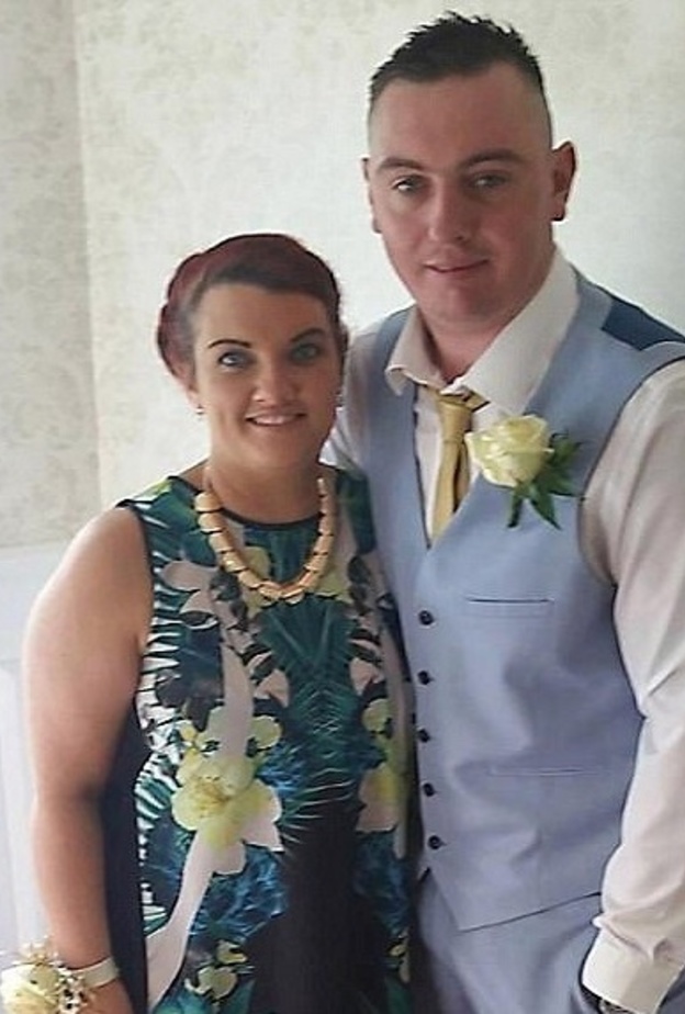 العروس اعطت العريس واصدقائه بطاقات صعود وهمية