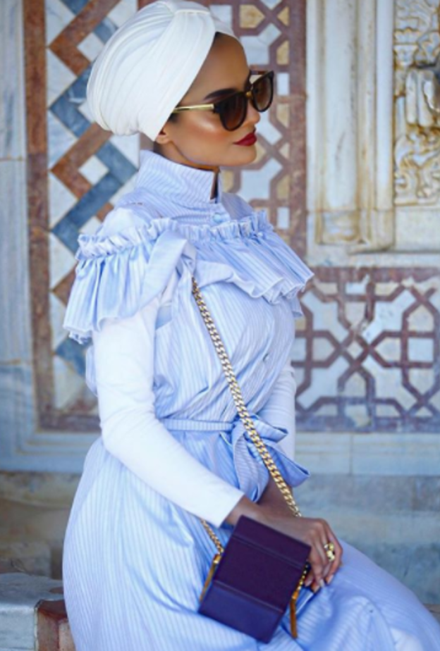 الحقيبة والنّظارات الشّمسية من الاهنّ بالنّسبة لاطلالتك، نسقيها على طريقة نور هداية