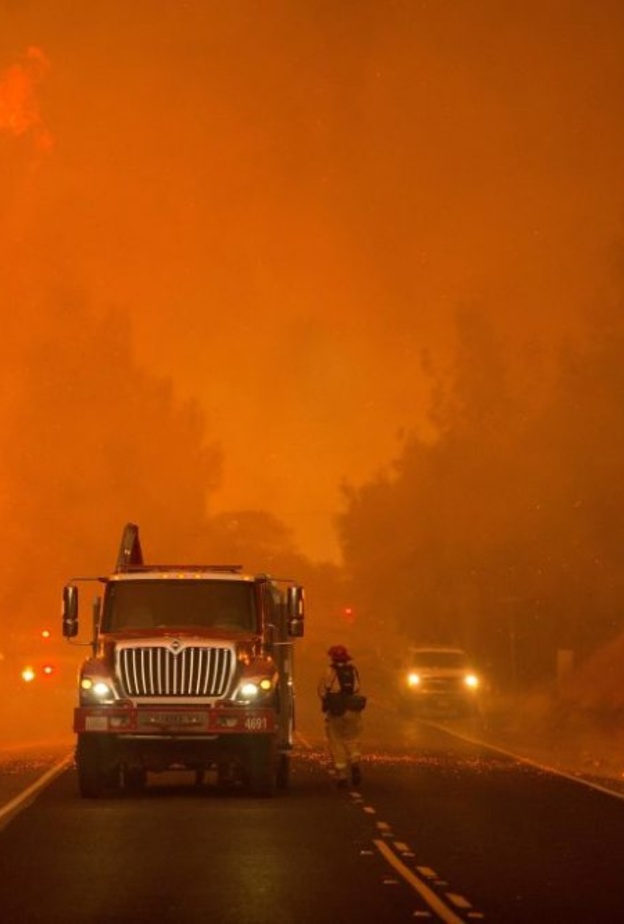 الملحقية السعودية في واشنطن تحذر المبتعثين من حرائق كاليفورنيا