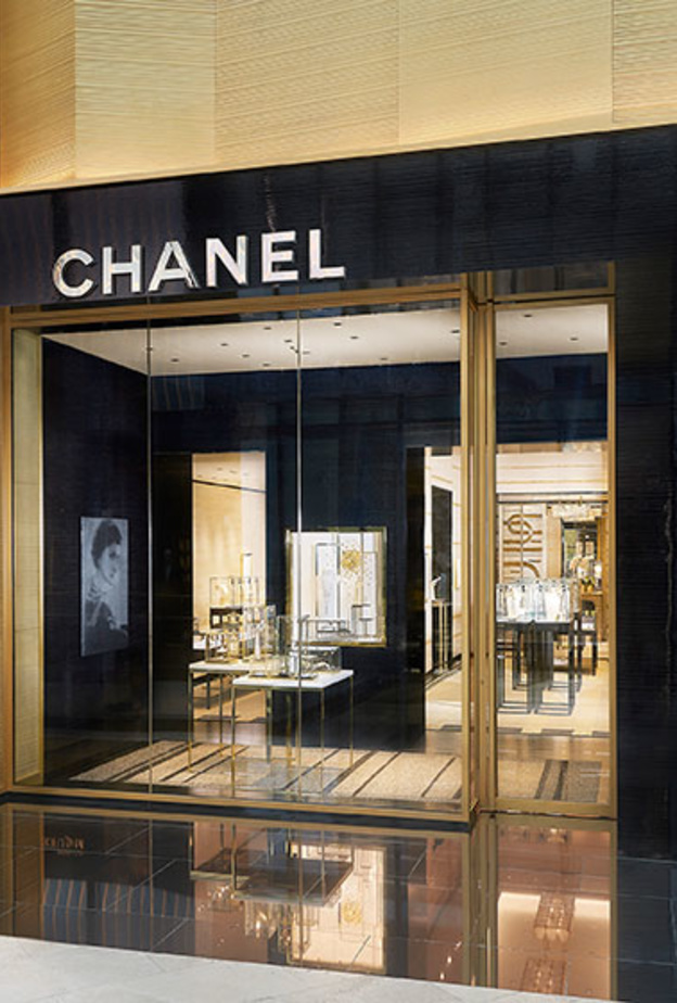 متجر Chanel في مول الامارات بدبي
