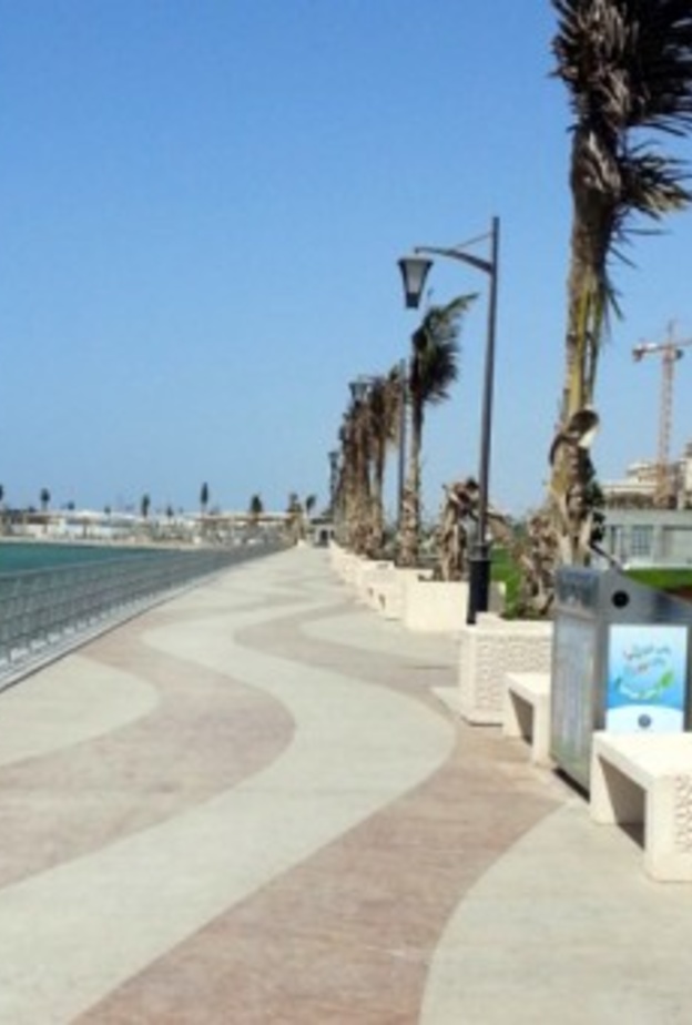 جانب من عمليات التطوير للكورنيش الشمالي