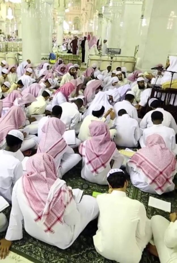 طلاب معهد الحرم المكي الشريف