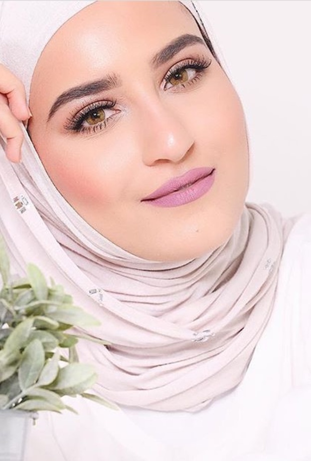 يجب تنظيف البشرة يوميا لإزالة المكياج