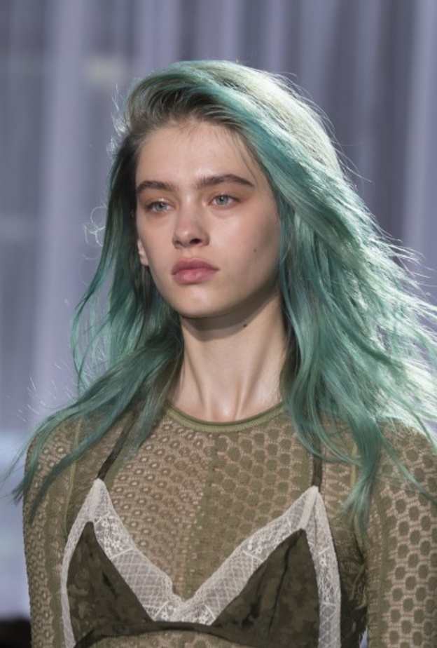 تسريحات شعر منسدلة