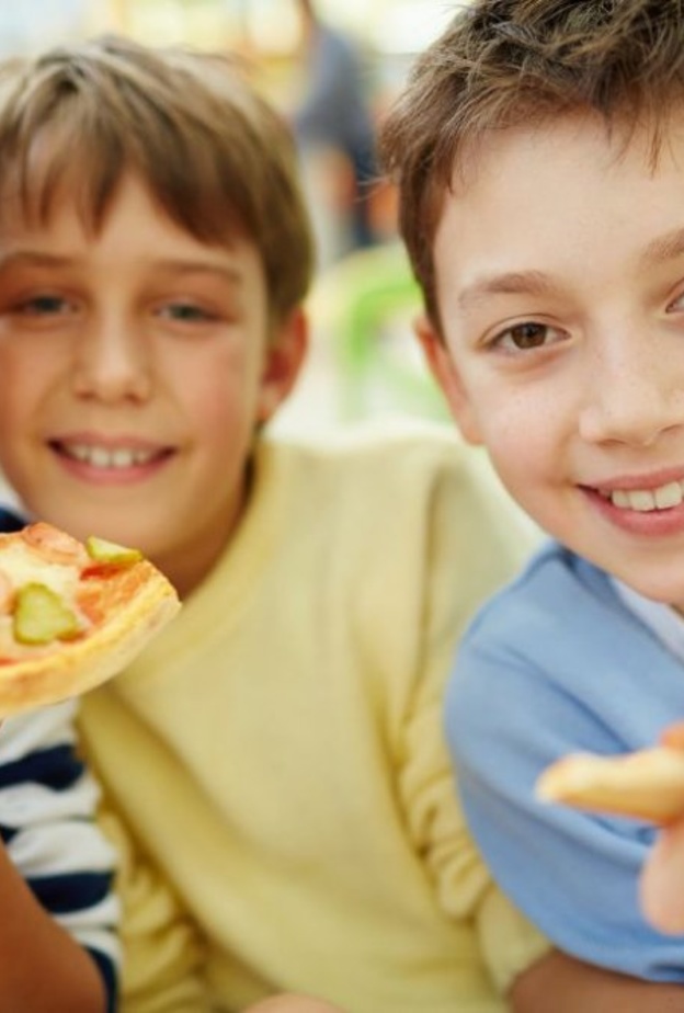 وزارة التعليم تمنع هذه الأطعمة من المدارس