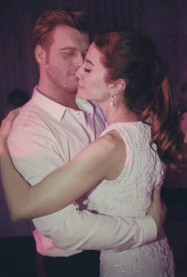 كيفانش تاتليتوغ وزوجته