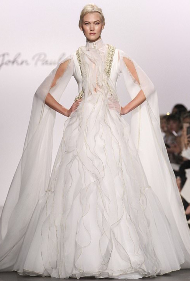 فستان زفاف من John Paul Ataker