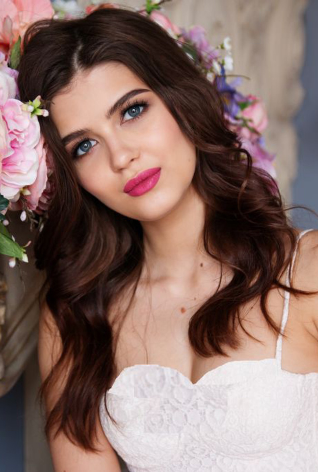 _خبير الشعر المحترف سيساعدك على معرفة تسريحات الشعر التي تناسب طبيعة وجهك ويمكنها أن تظهر جماله