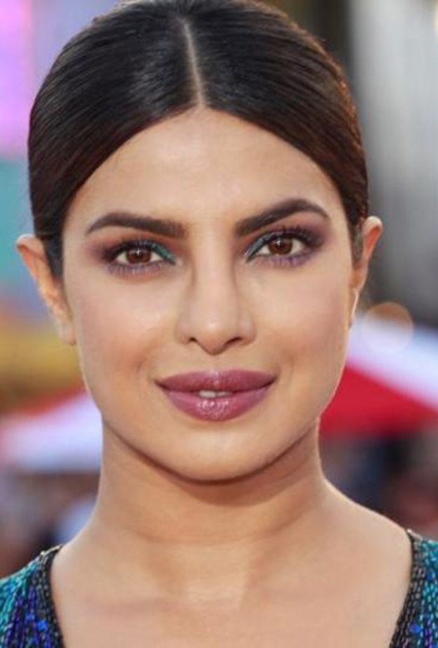 بريانكا تشوبرا تنقل رسالة من فتاة صغيرة إلى كاترينا كيف