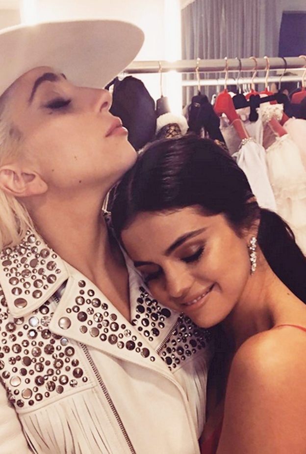 سيلينا جوميز وليدي جاجا