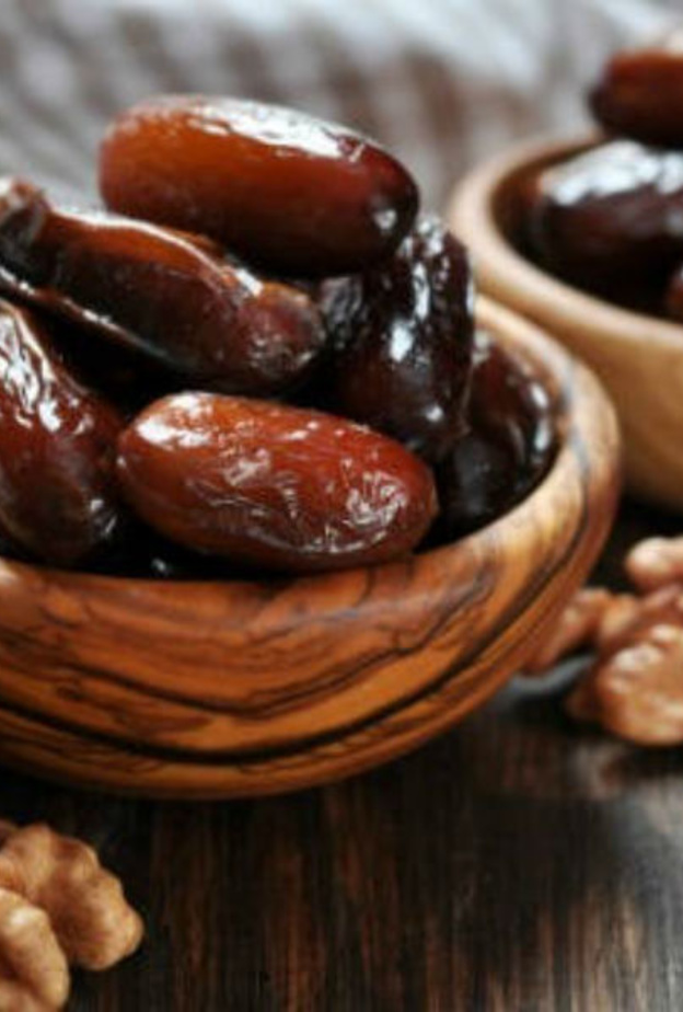 يجب تفتيت ثمرة التمر قبل أعطائها للطفل الصغير