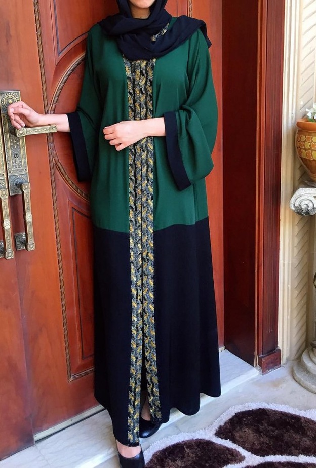 عباية سوداء من هال بحزام أحضر