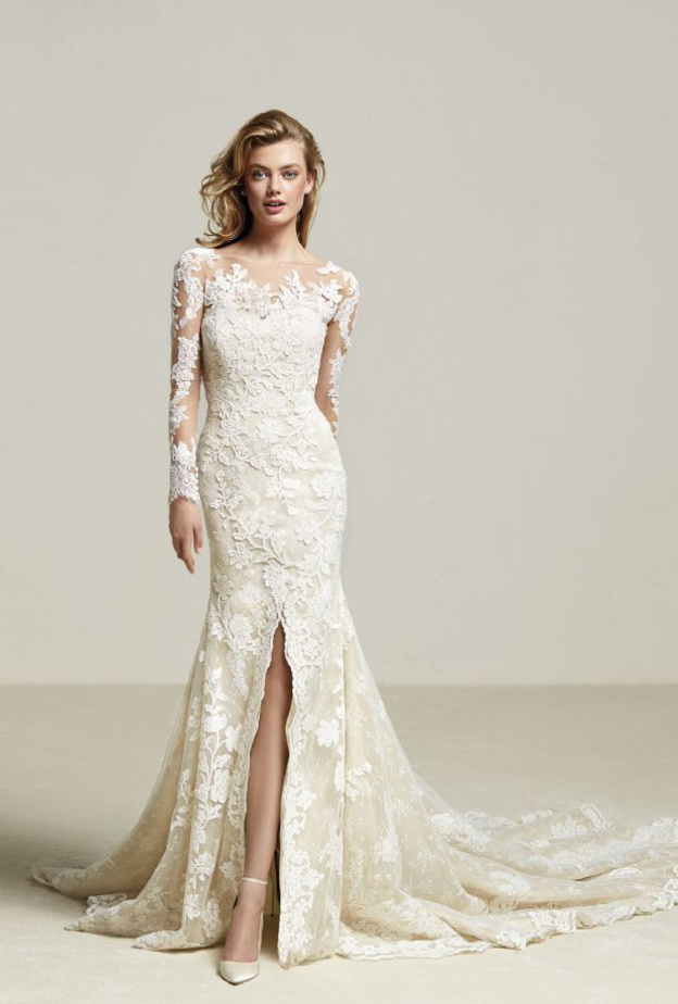 فستان زفاف من John Paul Ataker