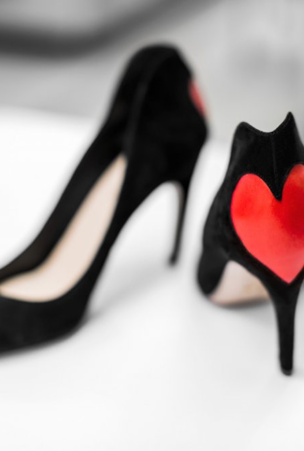 حذاء ديور المزّن بالقلب